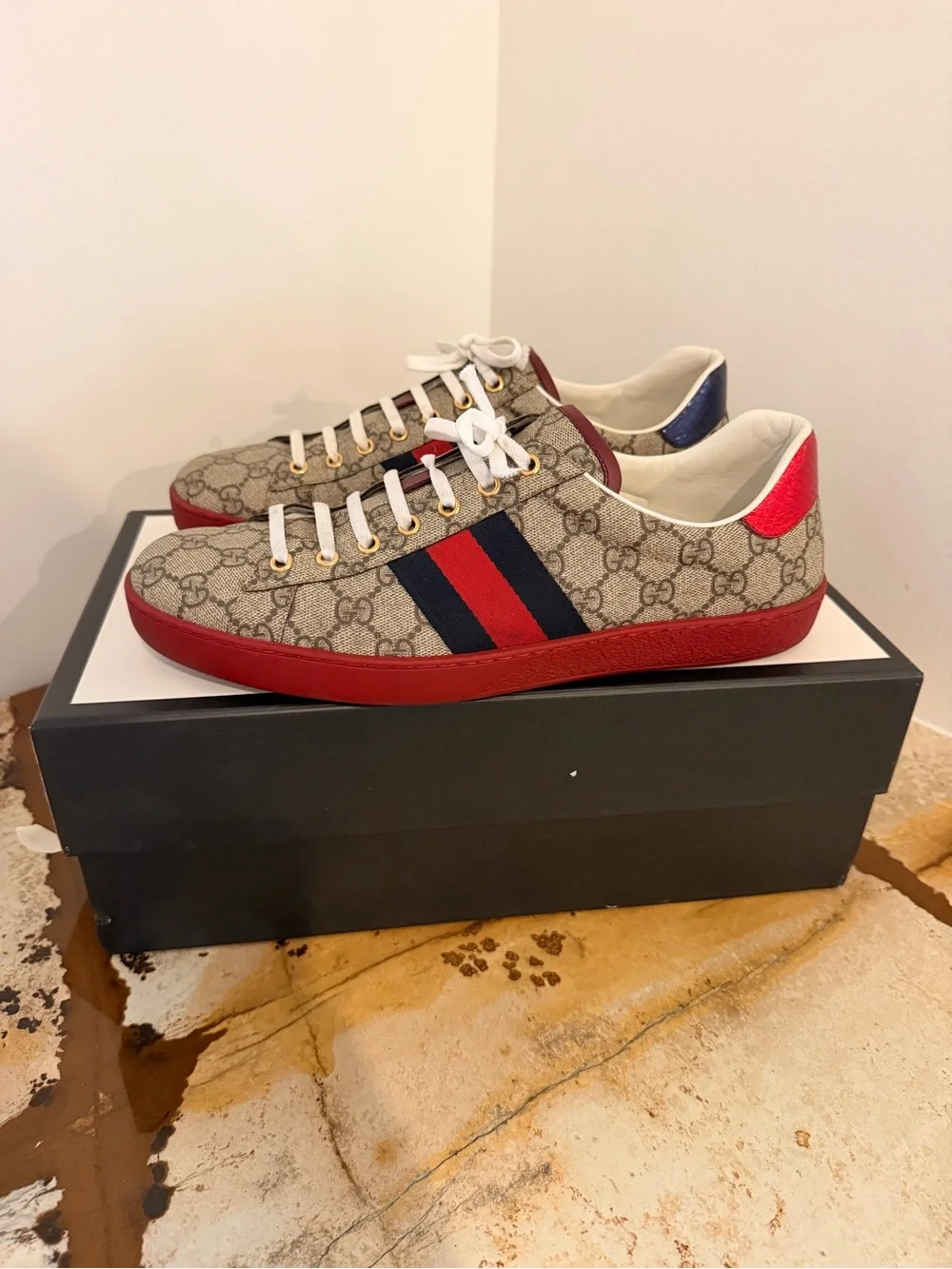 Gucci worn handful